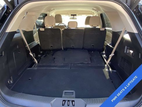 Certified 2022 Ford Explorer XLT RWD image 8