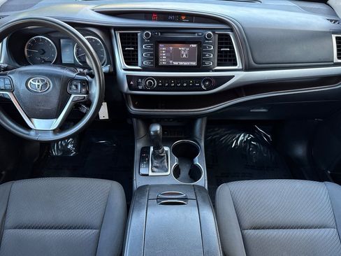 Used 2019 Toyota Highlander LE image 13
