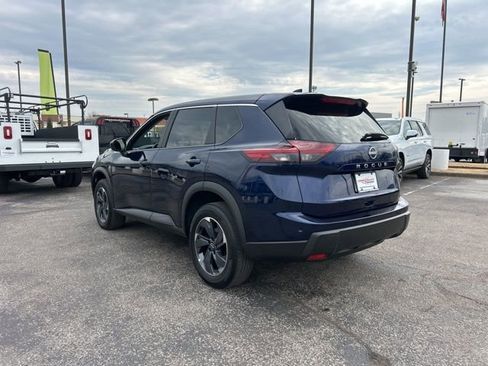 Used 2025 Nissan Rogue SV image 5
