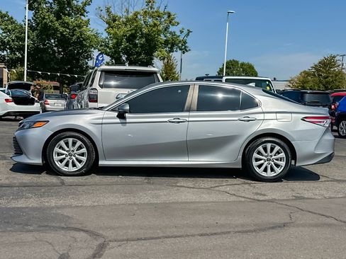 Used 2019 Toyota Camry LE FWD image 7