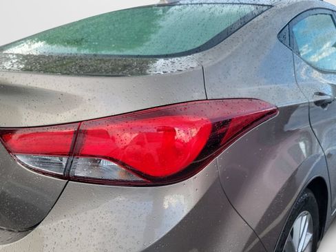 Used 2015 Hyundai Elantra SE w/ Option Group 02 FWD image 7