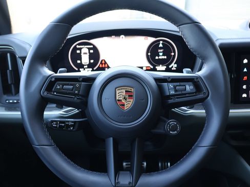 Certified 2025 Porsche Cayenne S AWD/4WD image 16