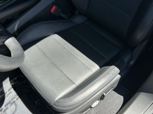 Used 2025 Porsche Macan Electric RWD image 16