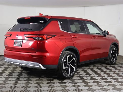 Used 2024 Mitsubishi Outlander SE image 11