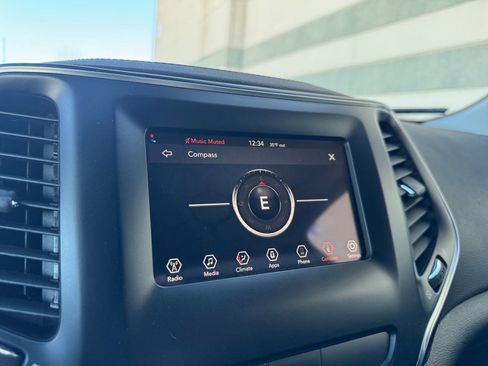 Used 2020 Jeep Cherokee Latitude image 24