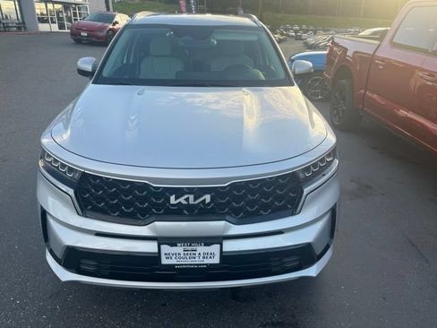 Used 2023 Kia Sorento EX AWD/4WD image 2