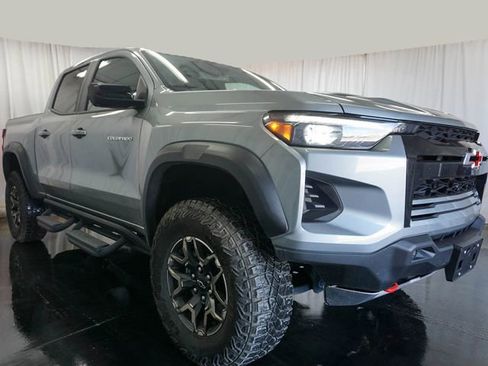 Used 2025 Chevrolet Colorado ZR2 w/ Technology Package AWD/4WD image 2