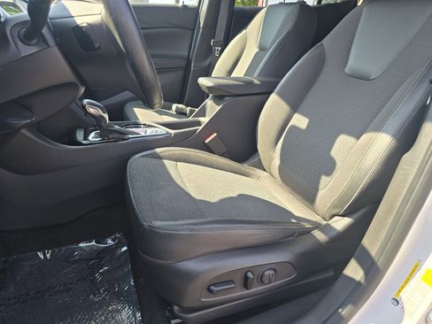 Certified 2020 Buick Encore GX Preferred w/ Cold Weather Comfort Package FWD image 29