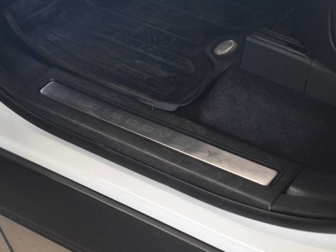 Used 2017 Land Rover Discovery HSE image 39