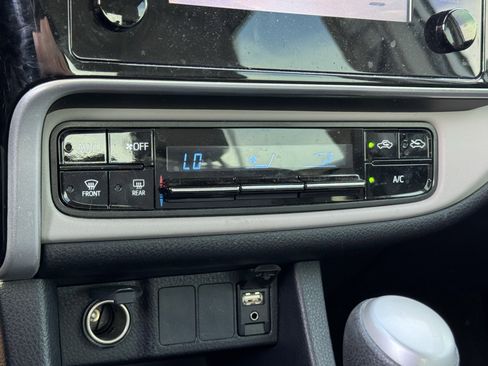 Used 2019 Toyota Corolla LE image 10