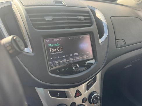 Used 2015 Chevrolet Trax LT w/ LT Sun and Sound Package AWD/4WD image 17