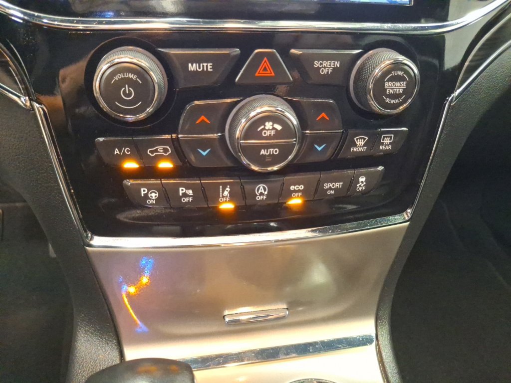 Used 2020 Jeep Grand Cherokee Limited AWD/4WD image 27