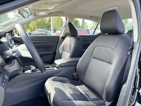 Used 2024 Nissan Altima 2.5 SV FWD image 13