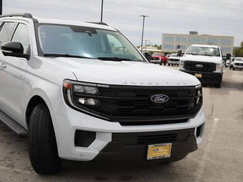 Certified 2025 Ford Expedition Active AWD/4WD image 4