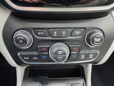 Used 2021 Jeep Cherokee Limited w/ Elite Package image 17