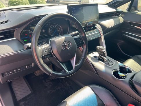 Used 2021 Toyota Venza Limited w/ Advanced Technology Package image 3