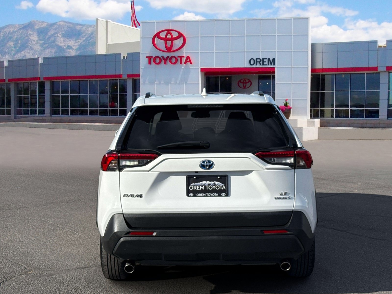 Used 2024 Toyota RAV4 LE AWD/4WD image 4