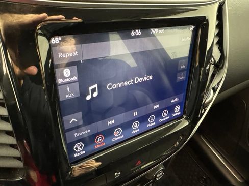 Used 2019 Jeep Cherokee Limited AWD/4WD image 40