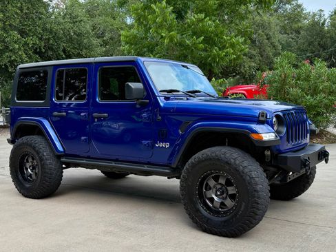 Used 2019 Jeep Wrangler Unlimited Sahara AWD/4WD image 18