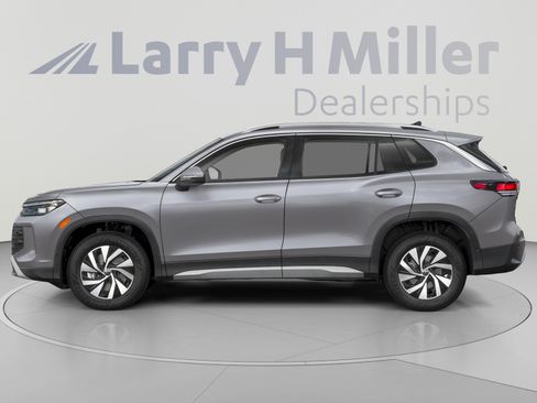 Used 2025 Volkswagen Tiguan S AWD/4WD image 3