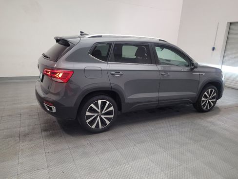 Used 2023 Volkswagen Taos SE w/ Panoramic Sunroof Package FWD image 10