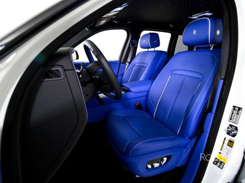 Used 2024 Rolls-Royce Cullinan Black Badge image 13