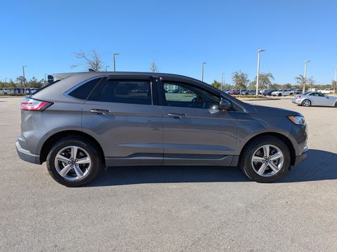 Used 2021 Ford Edge SEL w/ Convenience Package image 4