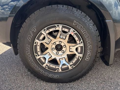 Used 2013 Nissan Frontier SV w/ SV Value Truck Pkg AWD/4WD image 16