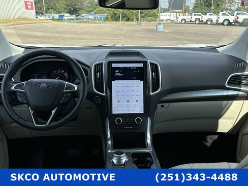 Used 2023 Ford Edge Titanium image 15