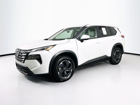 Used 2025 Nissan Rogue SV AWD/4WD image 3
