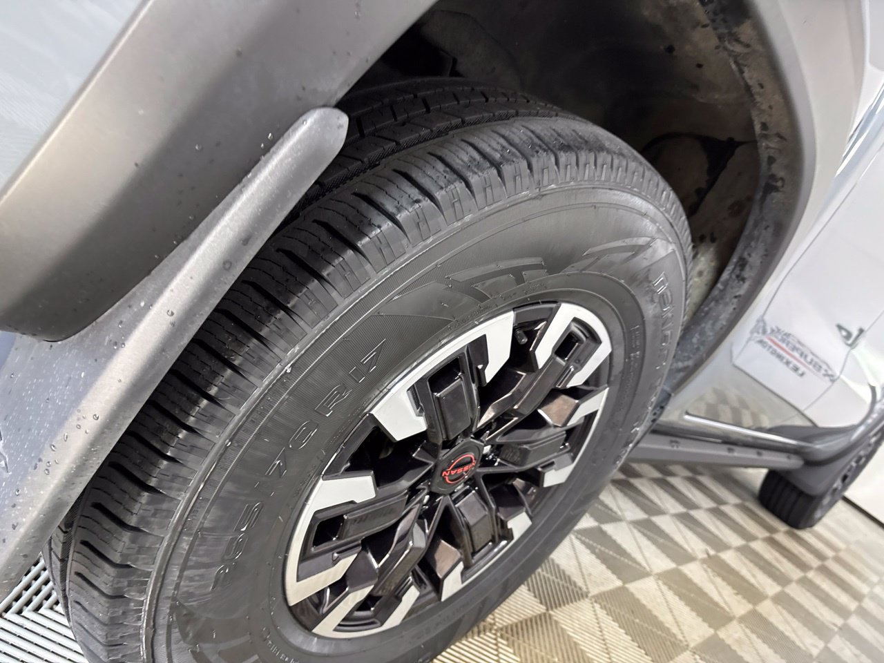 Used 2023 Nissan Frontier PRO-4X w/ Pro Convenience Package AWD/4WD image 34