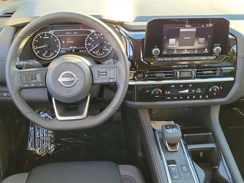 New 2025 Nissan Pathfinder SV image 4