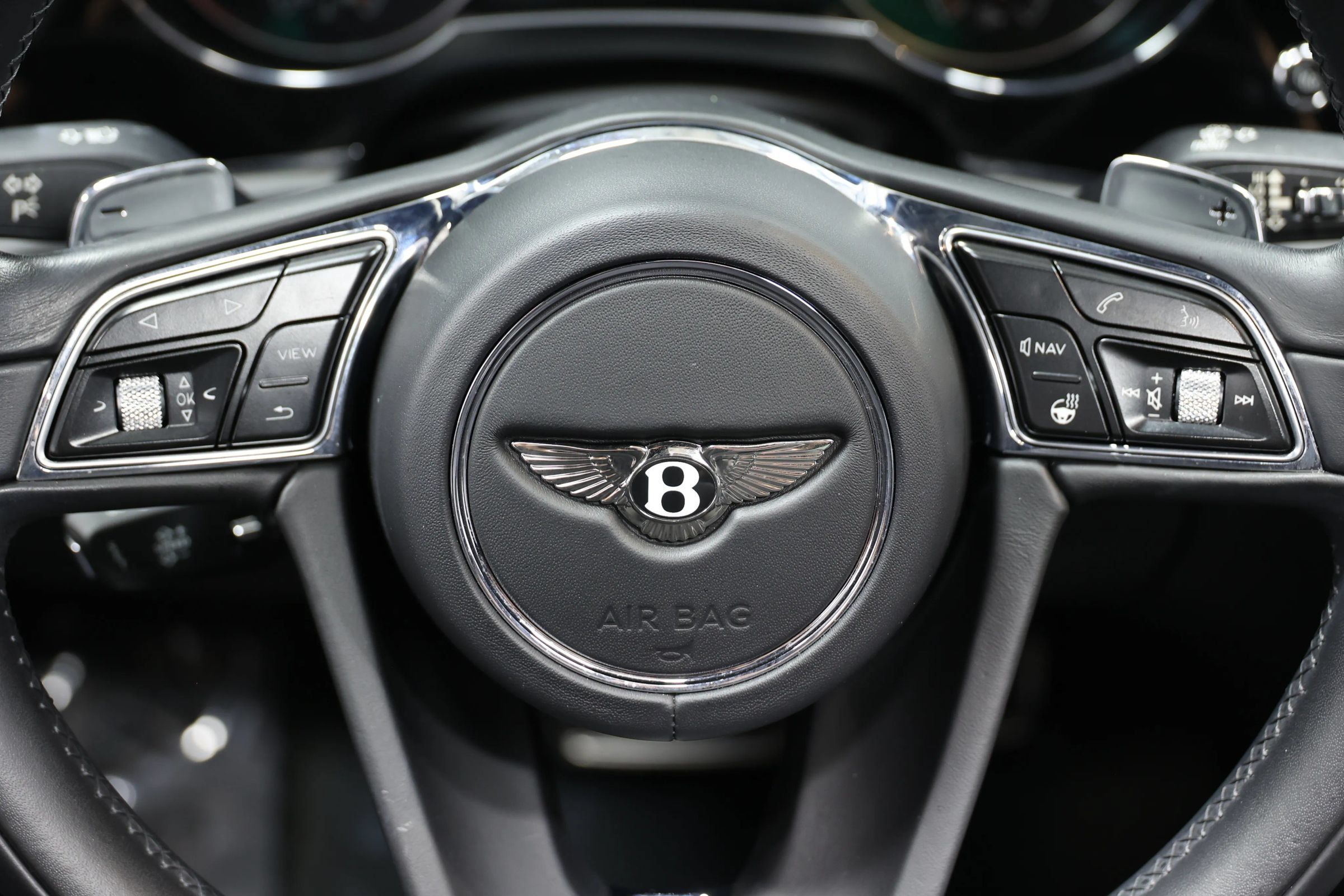 Used 2018 Bentley Bentayga Onyx Edition AWD/4WD image 29