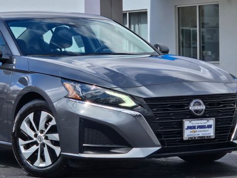 Used 2024 Nissan Altima 2.5 S image 3