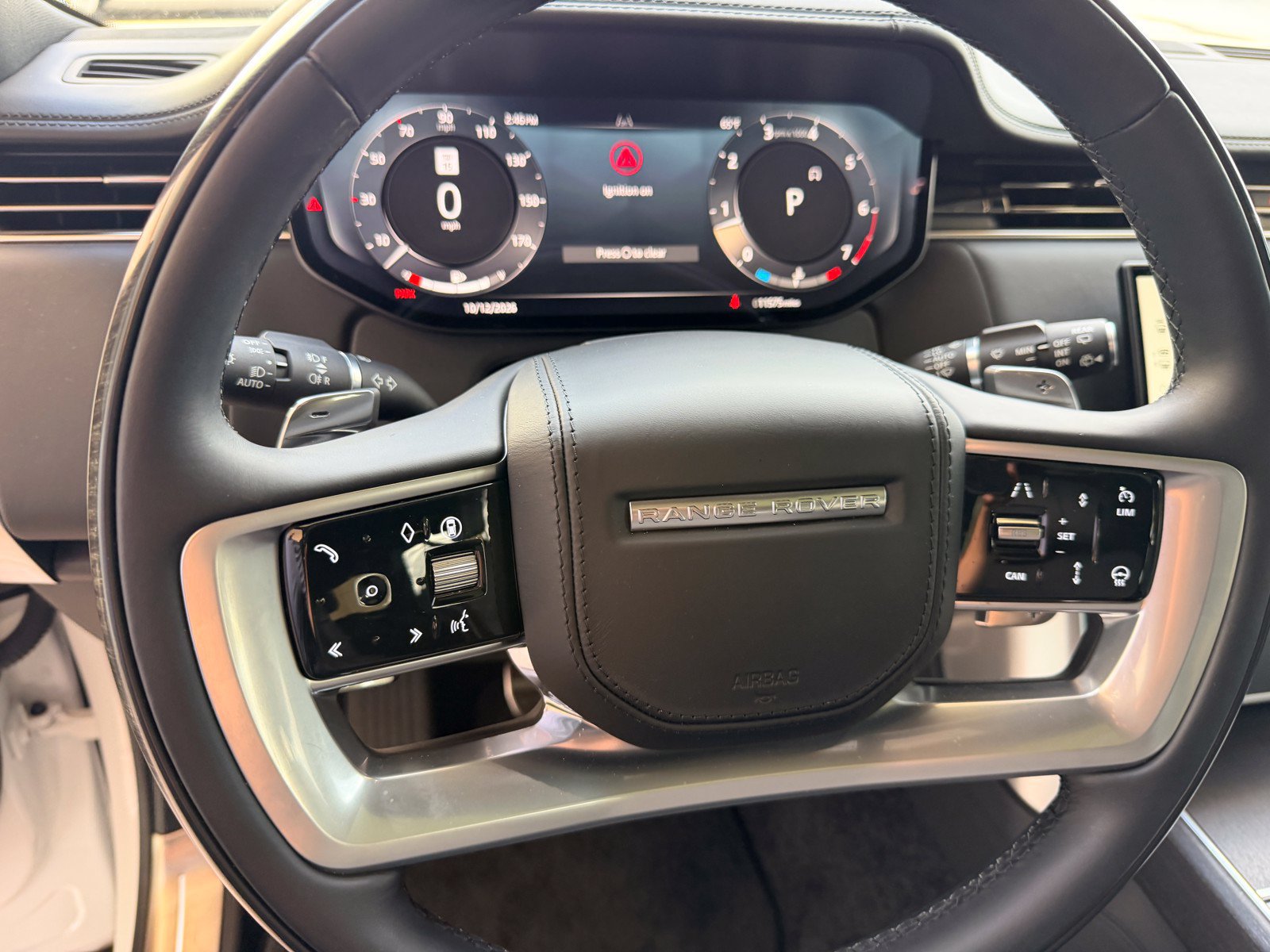 Used 2025 Land Rover Range Rover SE AWD/4WD image 15