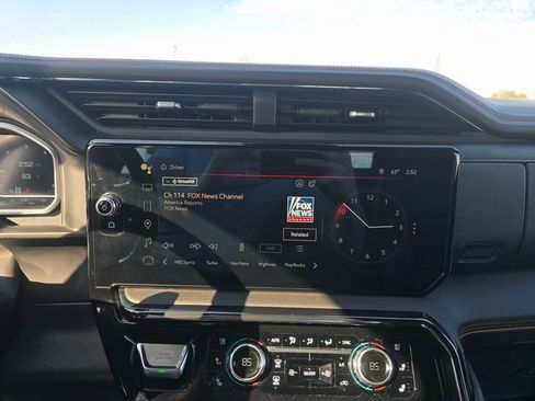 Used 2023 GMC Sierra 1500 AT4 w/ AT4 Preferred Package image 17