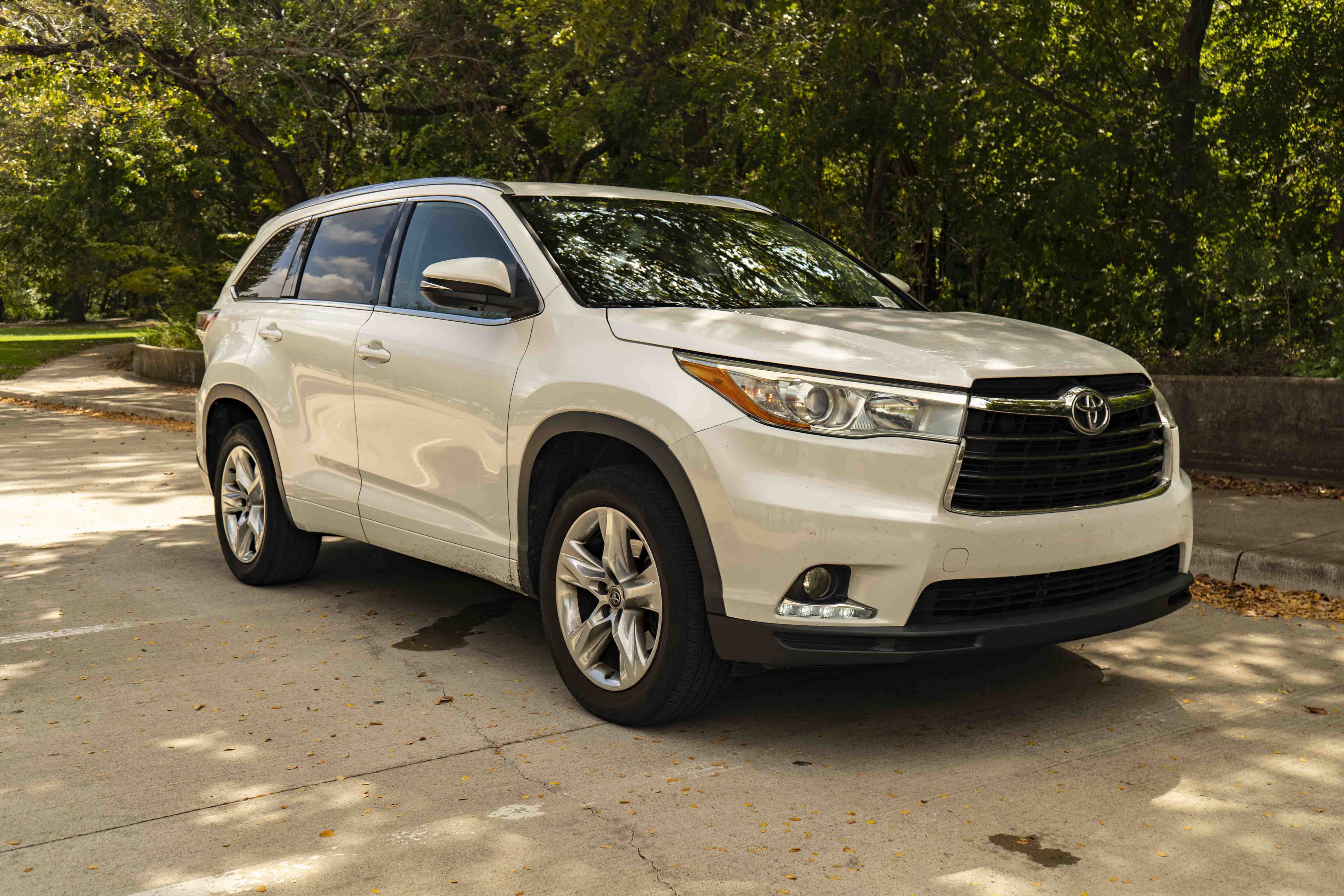 Used 2016 Toyota Highlander Limited FWD image 2