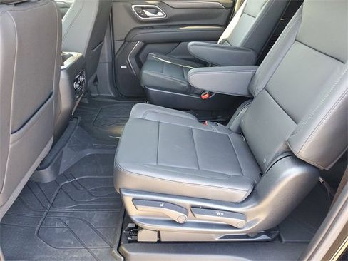 Used 2024 Chevrolet Suburban Z71 w/ Luxury Package image 21