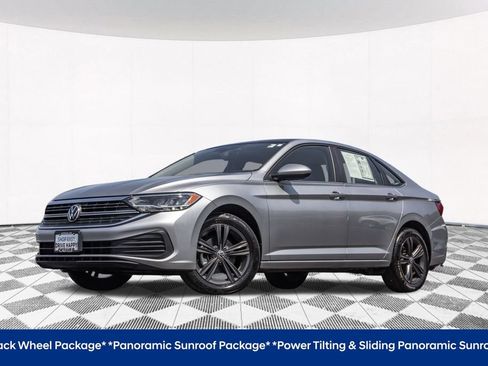 Used 2023 Volkswagen Jetta SE w/ Panoramic Sunroof Package FWD image 2