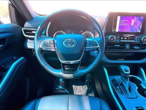 Used 2023 Toyota Highlander XSE image 6