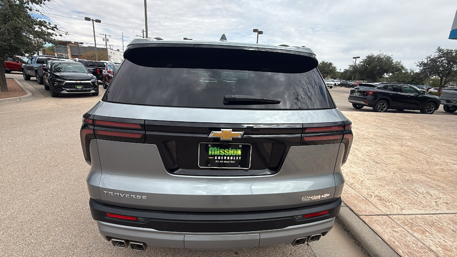 Used 2026 Chevrolet Traverse LT FWD image 6