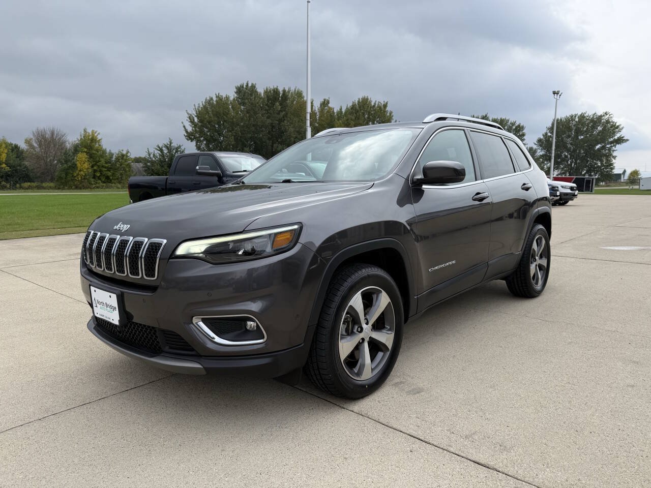 Used 2021 Jeep Cherokee Limited AWD/4WD image 2