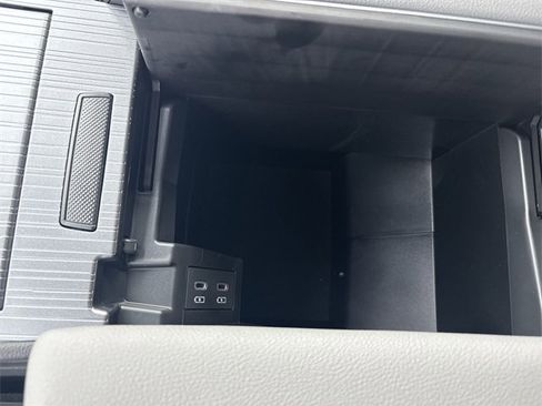 Used 2025 Toyota Sienna XLE image 21