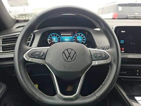 Used 2025 Volkswagen Atlas Cross Sport SE image 13