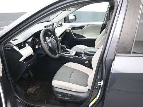 Used 2020 Toyota RAV4 XLE image 9