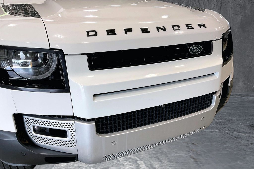 Used 2025 Land Rover Defender 110 S AWD/4WD image 34