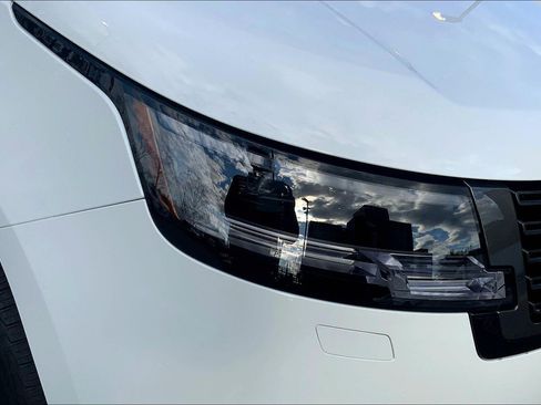 New 2025 Land Rover Range Rover SE image 13