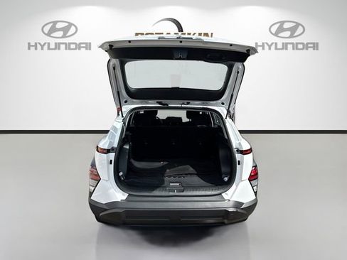 Certified 2025 Hyundai Kona SE image 24