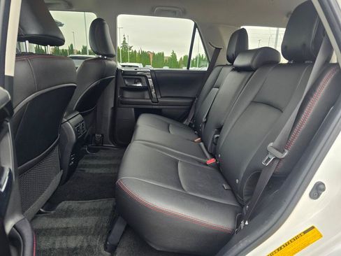 Used 2018 Toyota 4Runner TRD Off-Road Premium AWD/4WD image 18