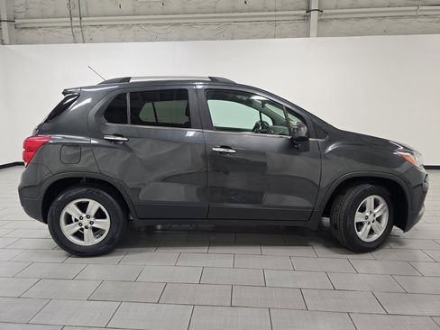 Used 2020 Chevrolet Trax LT w/ LT Convenience Package image 14